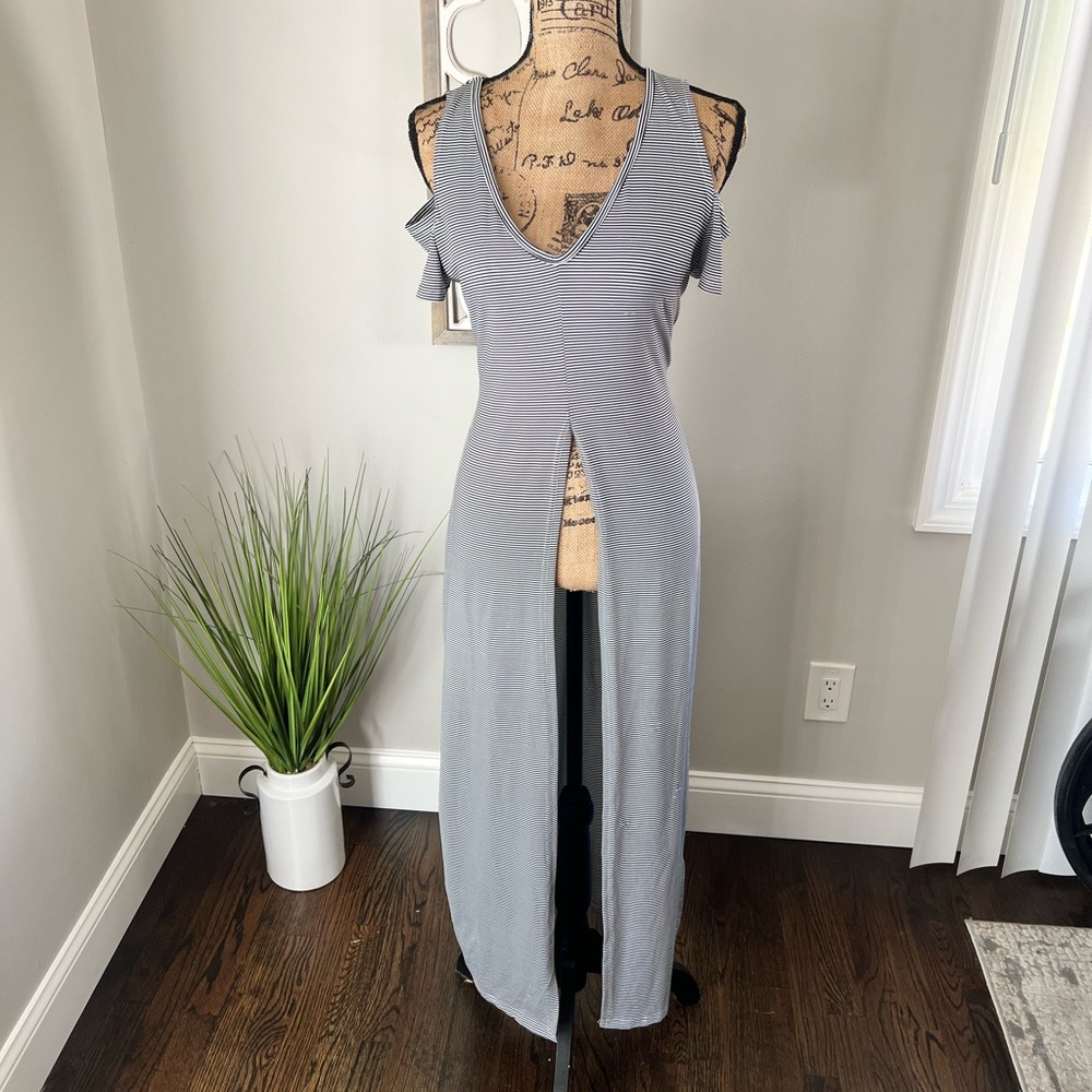 Maxi Off-Shoulder Top - Picture 4 of 7